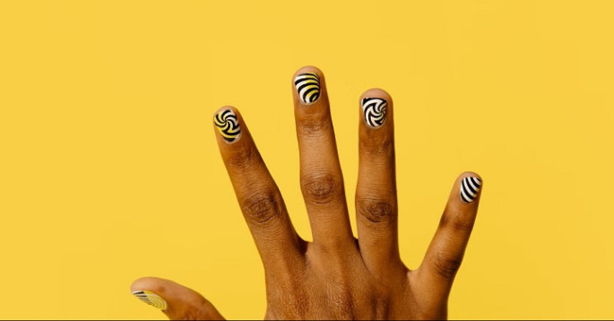 Como Secar Esmalte Rápido: Dicas Práticas Para Pintar as Unhas em Casa
